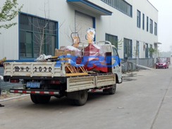 福瑞得機(jī)械手扶壓路機(jī)、框架整平機(jī)已成功裝車及時(shí)發(fā)貨